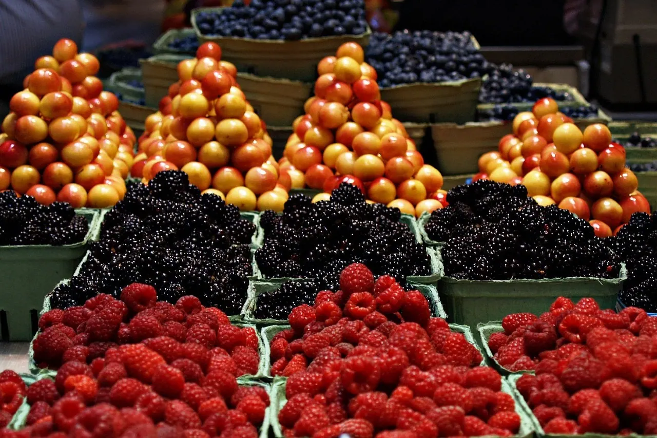 fruits, food, market, market stall, raspberries, black berries, berries, healthy, vitamin, nutrition, fresh, produce, organic, vegan, fruits, market, market, ma